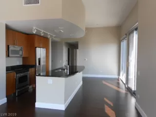 Photo #3: 2070340 Listing