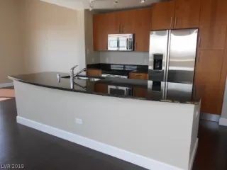 Photo #5: 2070340 Listing