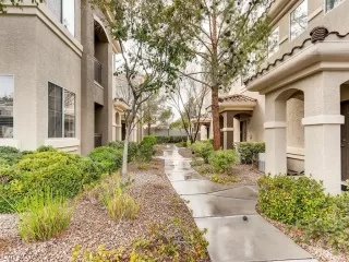 Photo #5: 2070381 Listing