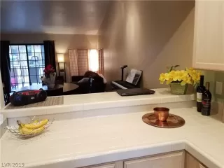 Photo #5: 2070463 Listing