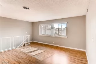 Photo #4: 2070494 Listing