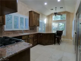 Photo #5: 2070558 Listing 