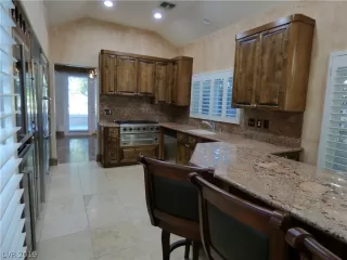 Photo #6: 2070558 Listing 