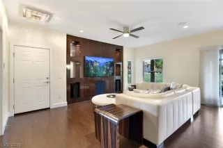 Photo #2: 2070610 Listing