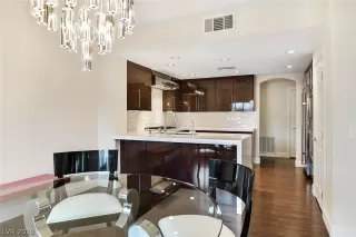 Photo #5: 2070610 Listing