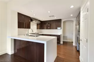 Photo #6: 2070610 Listing