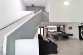 Photo #2: 2070622 Listing