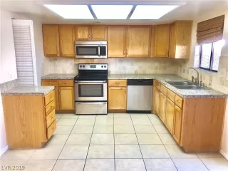 Photo #4: 2070700 Listing