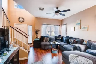 Photo #4: 2070735 Listing