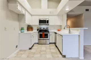 Photo #4: 2070761 Listing 