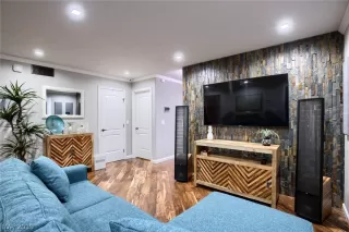 Photo #3: 2070795 Listing