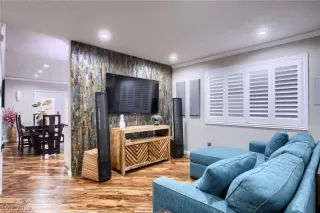 Photo #4: 2070795 Listing