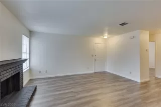 Photo #5: 2070900 Listing 