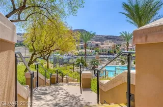 Photo #3: 2071065 Listing