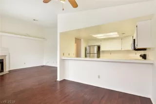 Photo #4: 2071148 Listing