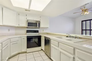 Photo #6: 2071148 Listing