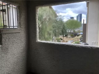 Photo #3: 2071165 Listing