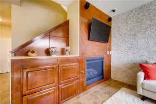 Photo #3: 2071192 Listing