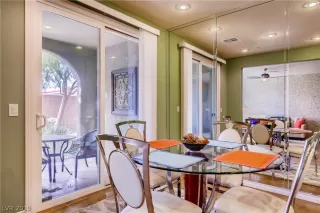 Photo #4: 2071192 Listing