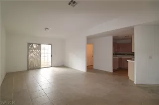 Photo #3: 2071197 Listing