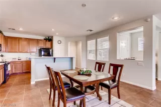 Photo #5: 2071322 Listing