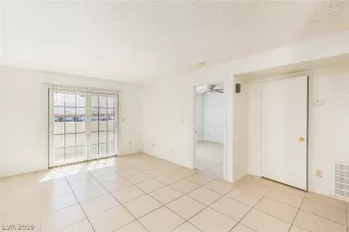 Photo #5: 2071377 Listing 