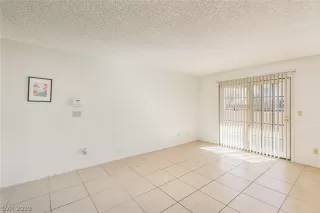 Photo #6: 2071377 Listing 
