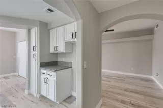 Photo #3: 2071385 Listing