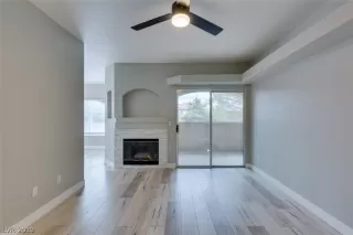 Photo #4: 2071385 Listing