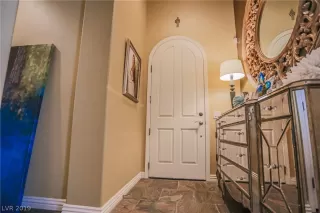 Photo #5: 2071406 Listing 