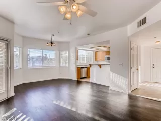 Photo #4: 2071446 Listing