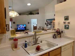 Photo #4: 2071561 Listing 