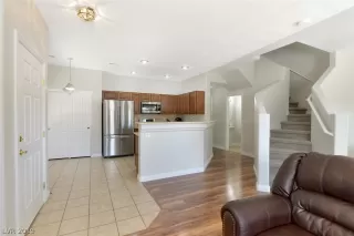 Photo #5: 2071593 Listing 