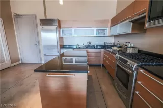 Photo #4: 2071643 Listing