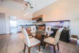 Photo #5: 2071643 Listing