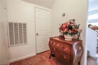 Photo #5: 2071658 Listing 