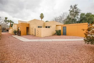 Photo #4: 2071676 Listing