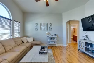 Photo #6: 2071748 Listing 