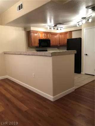 Photo #5: 2071805 Listing