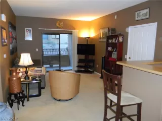 Photo #5: 2071818 Listing
