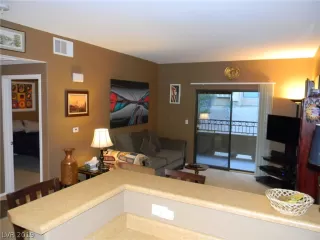 Photo #6: 2071818 Listing