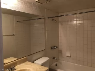 Photo #3: 2071840 Listing 