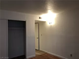 Photo #5: 2071840 Listing 