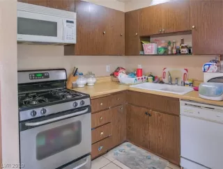 Photo #2: 2071882 Listing