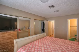 Photo #4: 2071882 Listing