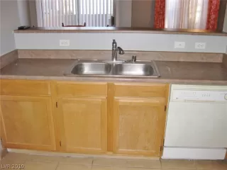 Photo #5: 2071955 Listing