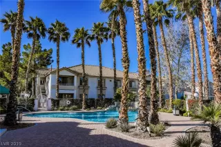 Photo #2: 2072078 Listing