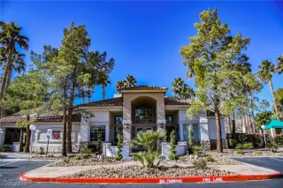 Photo #3: 2072078 Listing