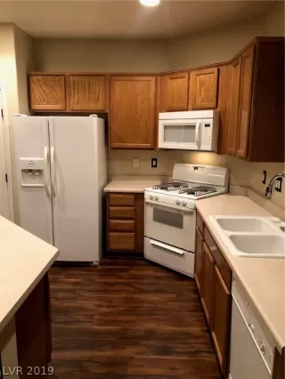 Photo #4: 2072153 Listing