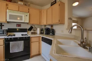 Photo #5: 2072209 Listing